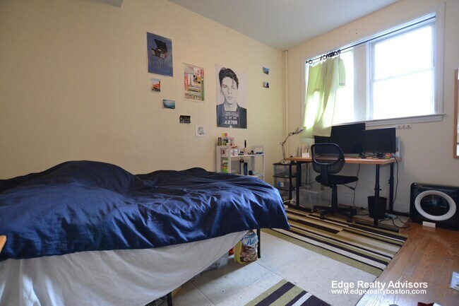 21 Egmont St unit 3, Brookline, MA 02446 - photo 5