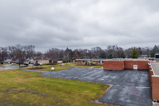 Laurel Hill Elementary School has a student-teacher ratio of 17-1.