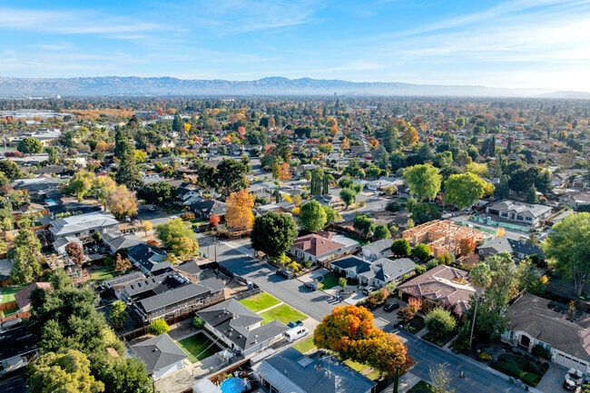 Quito Village is a quiet little community near major shopping centers and Silicon Valley.