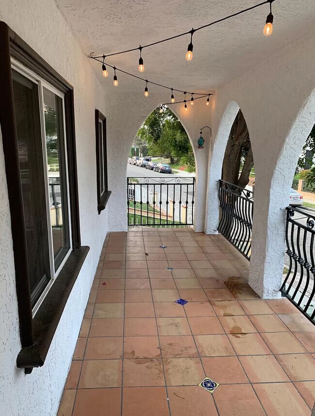 915 N Chester Ave, Inglewood, CA 90302 - photo 2