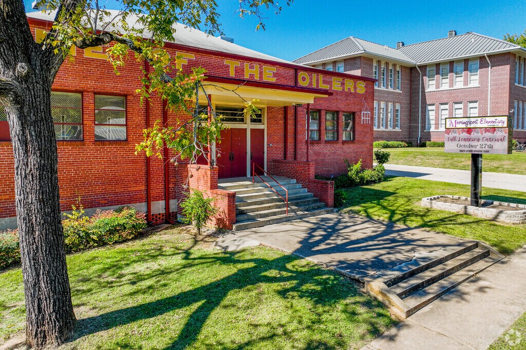 Mooringsport Elementary School uses a historic building for there school.