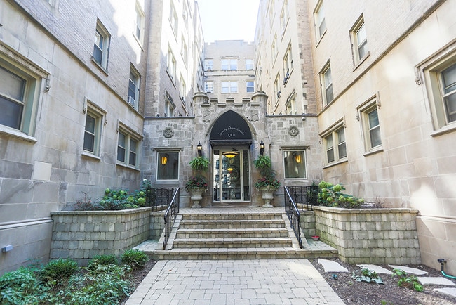 901 Argyle - Exterior