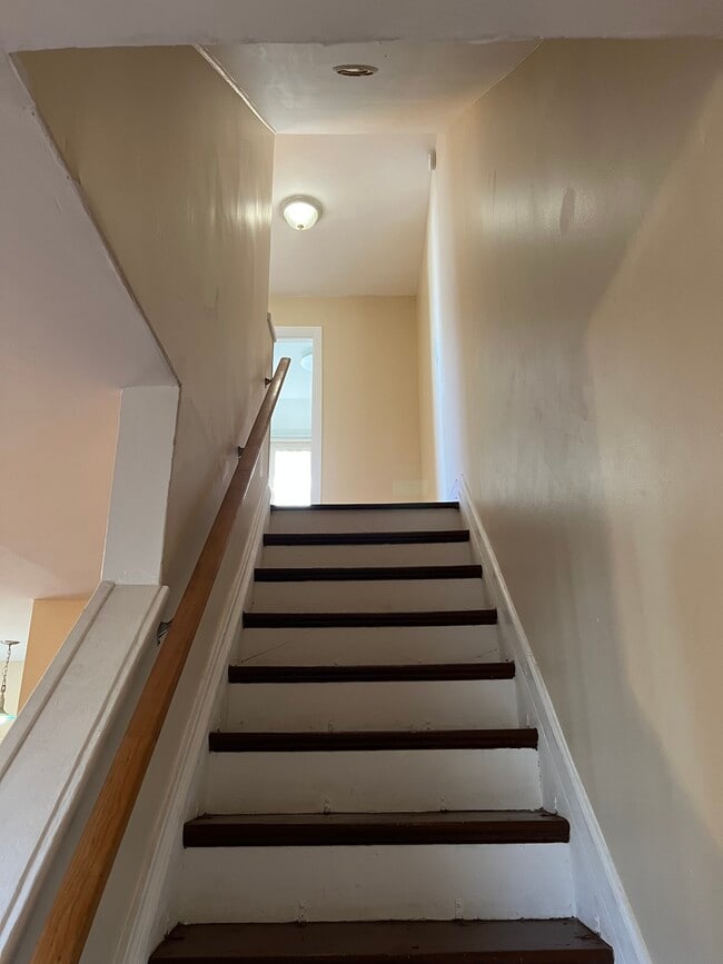 119 Dupont Place, Bridgeport, CT 06610 - photo 7