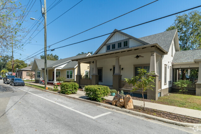The uniform style of Oakview’s row homes gives the neighborhood a classic appeal.