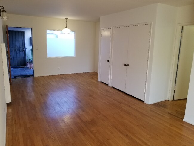 2370 Walgrove Ave unit 7, Los Angeles, CA 90066 - photo 2