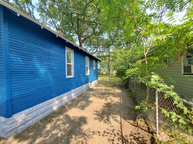 2642 Riordan St, Muskegon, MI 49444 - photo 6