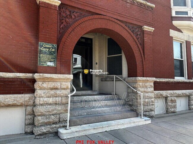 140 High Ave unit D, Oshkosh, WI 54901 - photo 2