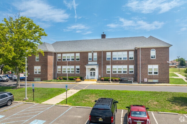 Elizabeth F Moore School serves students in grades 3-5.