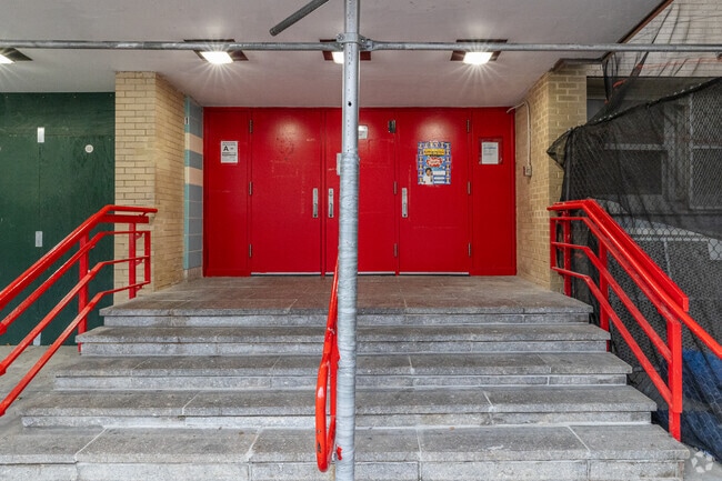 The student population of Ps 213 New Lots is 236.