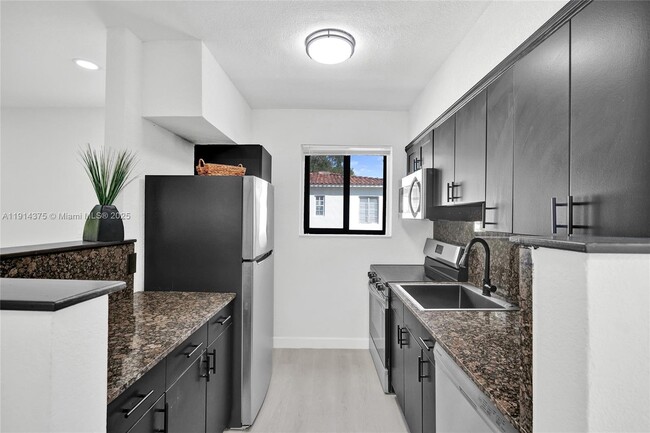 11643 NE 11th Place, Biscayne Park, FL 33161 - photo 4