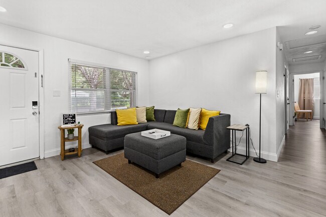 3204 NW 10th St unit ID1359128P, Gainesville, FL 32609 - photo 4