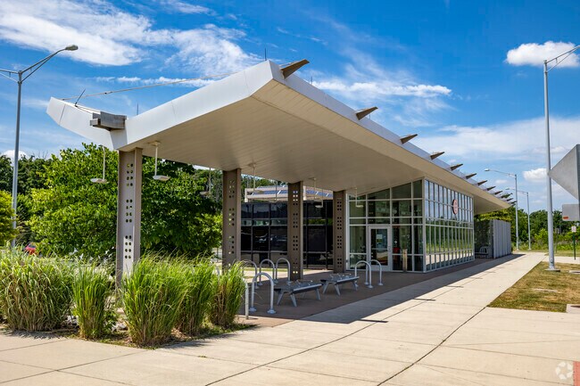 Greenbriar residents have easy access to the Stringfellow Road Park and Ride.