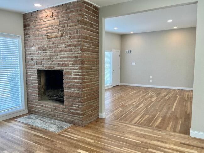 417 Wenneker Dr, Saint Louis, MO 63124 - photo 7