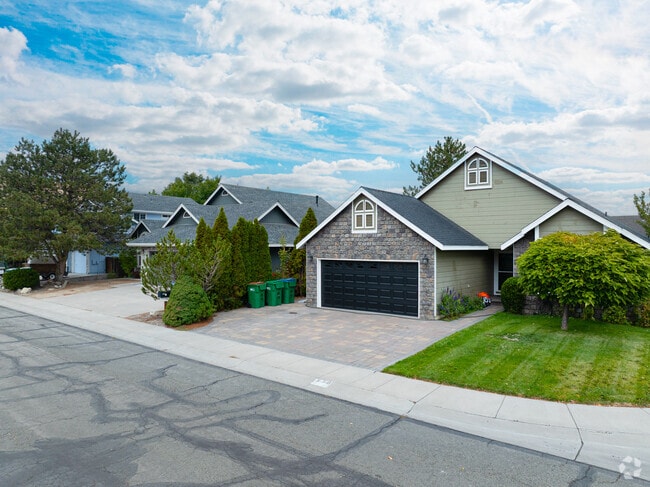 Residents in Stewart enjoy roomy ranch-style houses and a welcoming neighborhood.