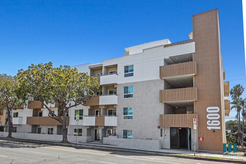 Venice Wave by Wiseman