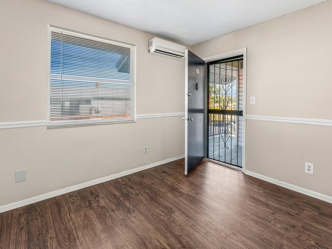 Cypress Landing, Jacksonville, FL 32209 - photo 2