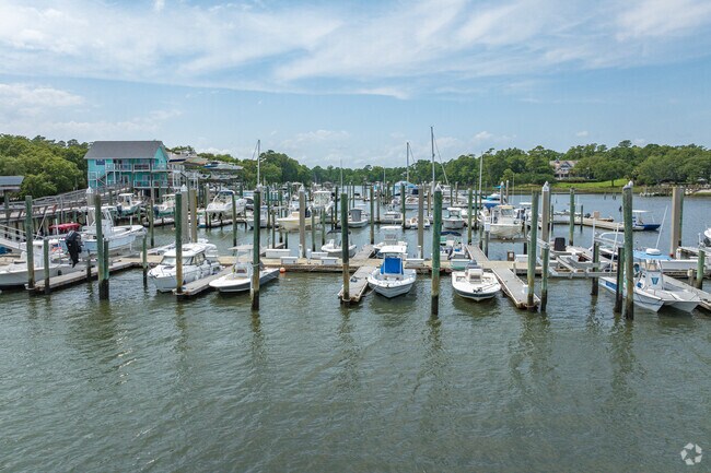The Masonboro Yacht Club is only 7 miles from Woodberry Forest.