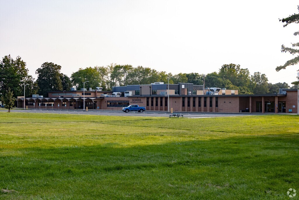 Dorris Intermediate School serves students in the Collinsville community.