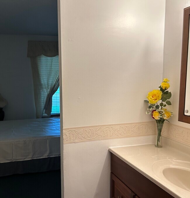 105 N 5th St unit 101, Fairfield, IA 52556 - photo 3