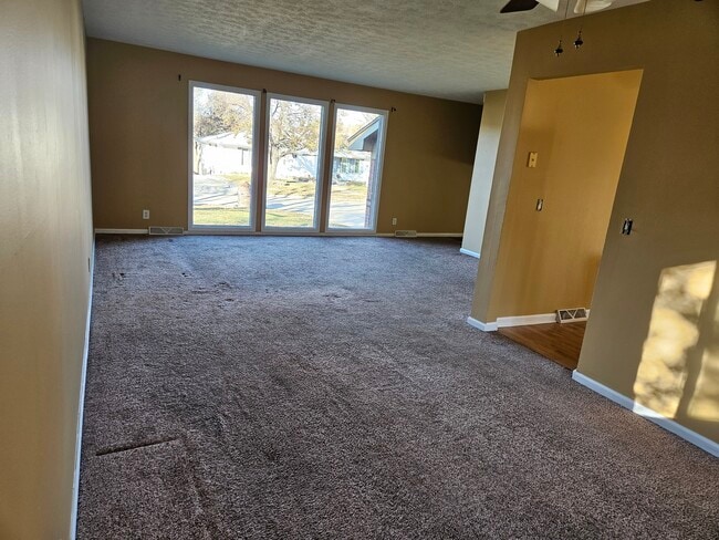 11327 Camden Ave, Omaha, NE 68164 - photo 6