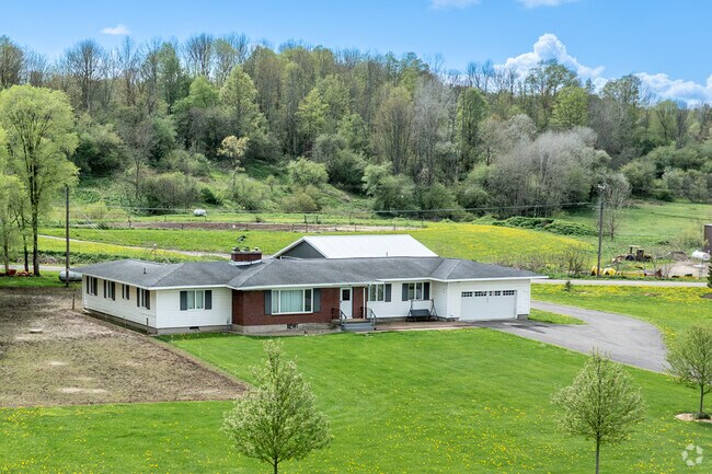 Ranch homes next to large fields are a common style in Ellington.