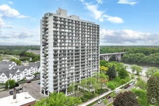 740 Mississippi River Blvd S, Saint Paul, MN 55116