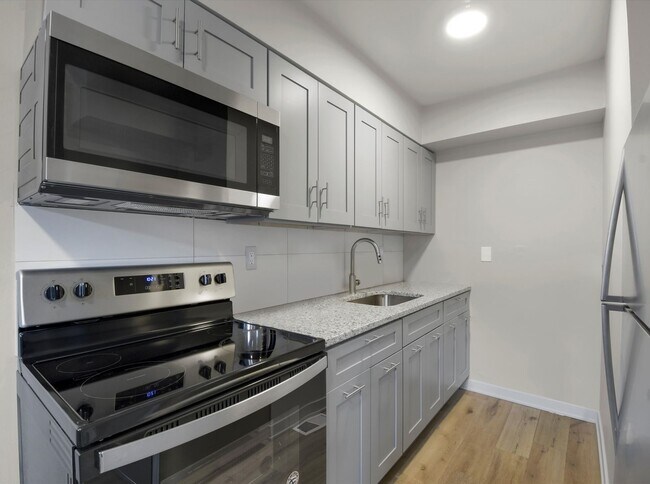 2219 9th St, Charleston, IL 61920 - photo 5