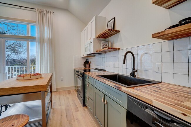 Flats on East Gay, Columbus, OH 43203 - photo 5