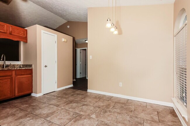 2628 Lullwater Ln, Indianapolis, IN 46229 - photo 7