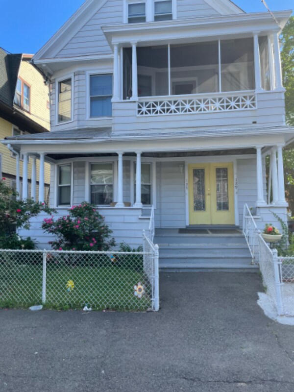 139 Poplar St unit 2nd floor, Bridgeport, CT 06605 - photo 3