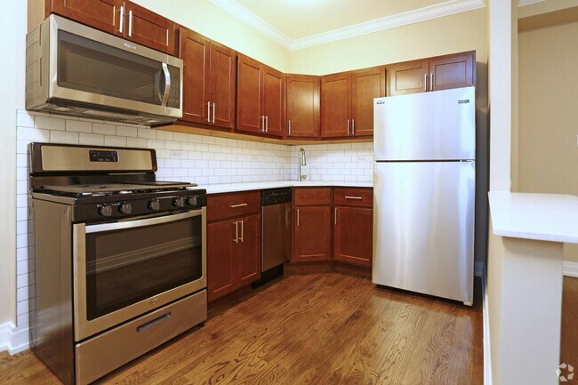 Renaissance - 901 W Argyle St, Chicago, IL 60640 - photo 6