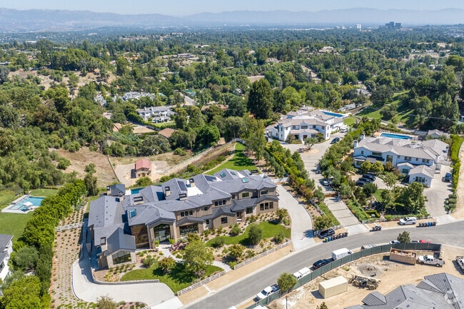 Homes in Hidden Hills range from modest 4,500 sq. ft ranches to 30,000 sq. ft mega mansions.