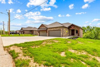 102 E Mills Rd, Nixa, MO 65714