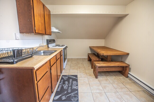 UNIT B KITCHEN