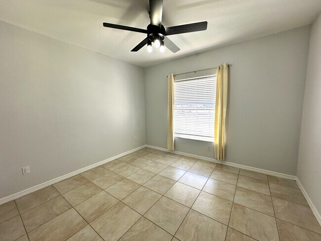 8423 Bernwood Cove Loop unit 401, Fort Myers, FL 33966 - photo 4