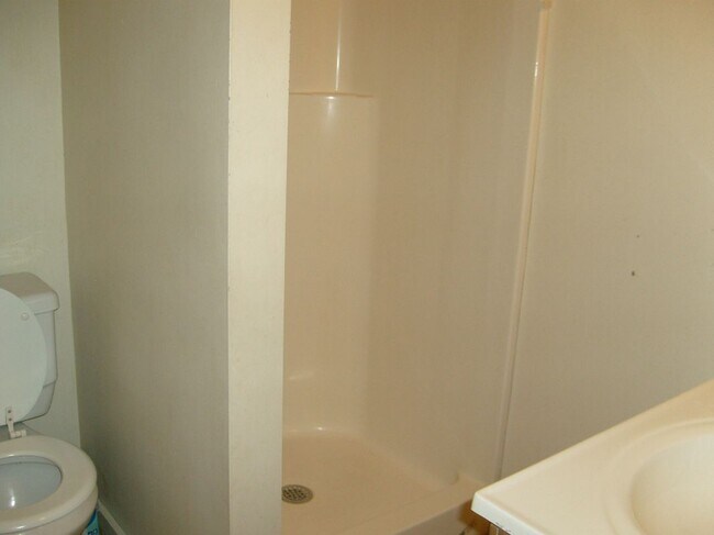 25 School St unit 102, Bristol, NH 03222 - photo 7