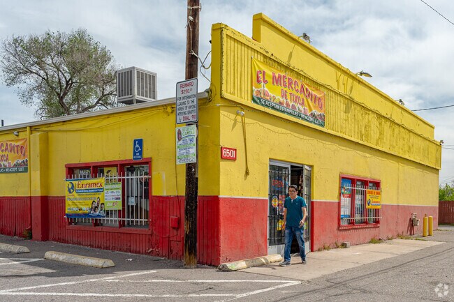 El Mercadito De Tixca offers authentic goods near Kemp.