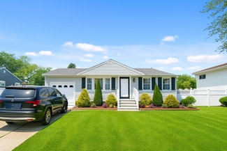 82 Yankee St, Brentwood, NY 11717