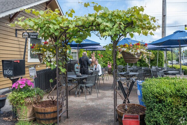 Pellegrino’s Italian Kitchen is local favorite in Tumwater Hill.