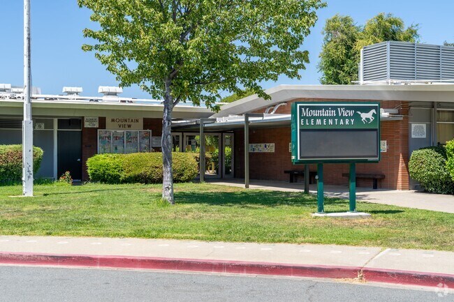 A wide/entry shot for Mountain View Elementary School.