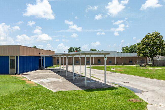 Approximately 755 students attend Estelle Elementary School.