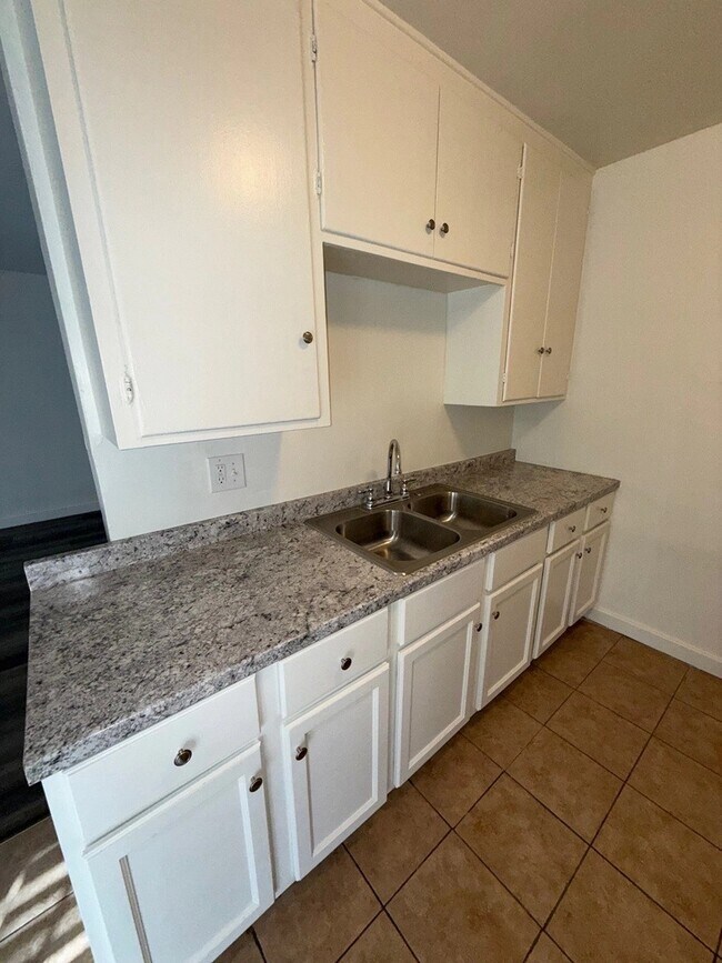 21809 Lanark St unit 17, Canoga Park, CA 91304 - photo 2