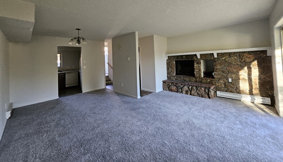 $1395/month 2 bed/1.5 bath with garage