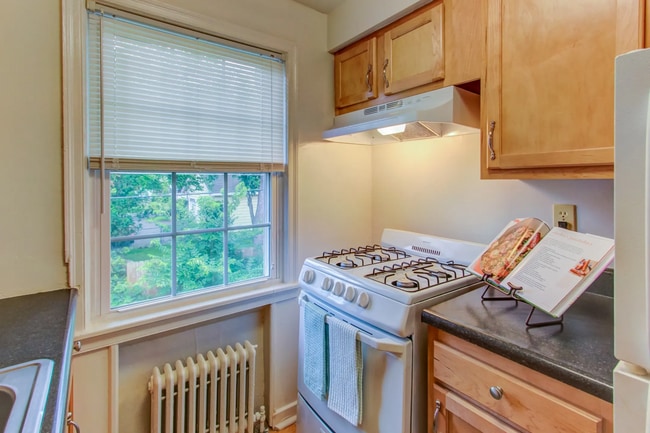 Schuyler Place, Menands, NY 12204 - photo 5