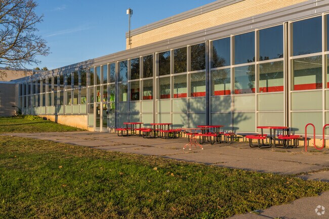 Highland Park Middle School has outdoor seating for lunch.