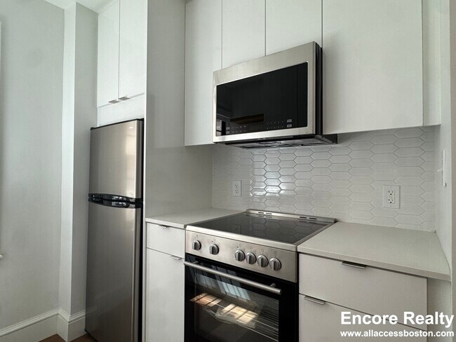 1200 Massachusetts Ave unit 212, Cambridge, MA 02138 - photo 3