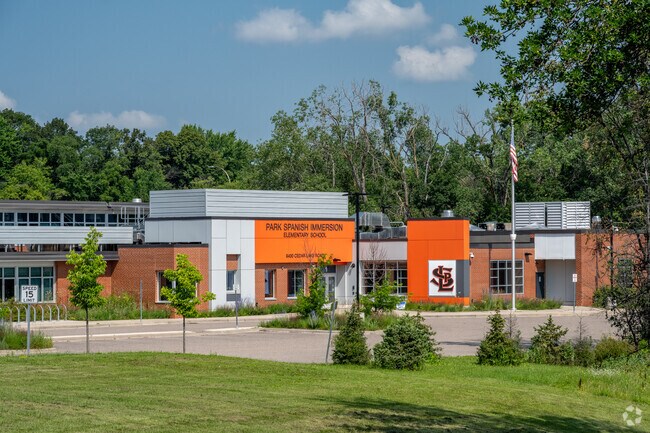 Park Spanish Immersion Elementary School scores a grade of A- according to Niche.