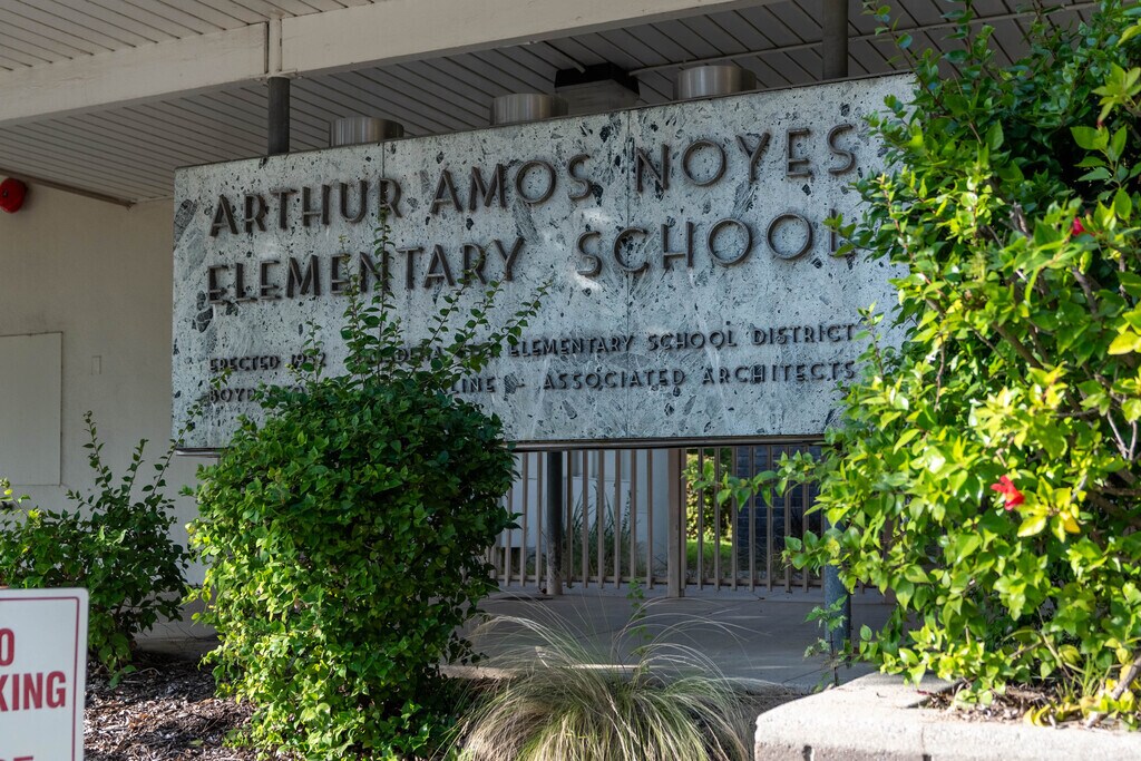 Aveson School Of Leaders front sign.