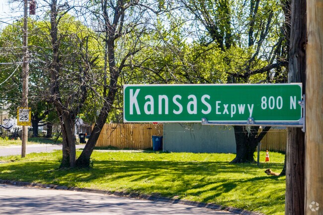 Kansas Expwy is an important north and south road for Bissett residents.
