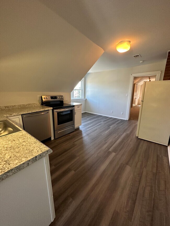 4173 Forest Ave unit 4, Cincinnati, OH 45212 - photo 3